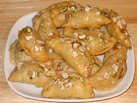 10 Wonderful Homemade Dishes For Your Holi Party